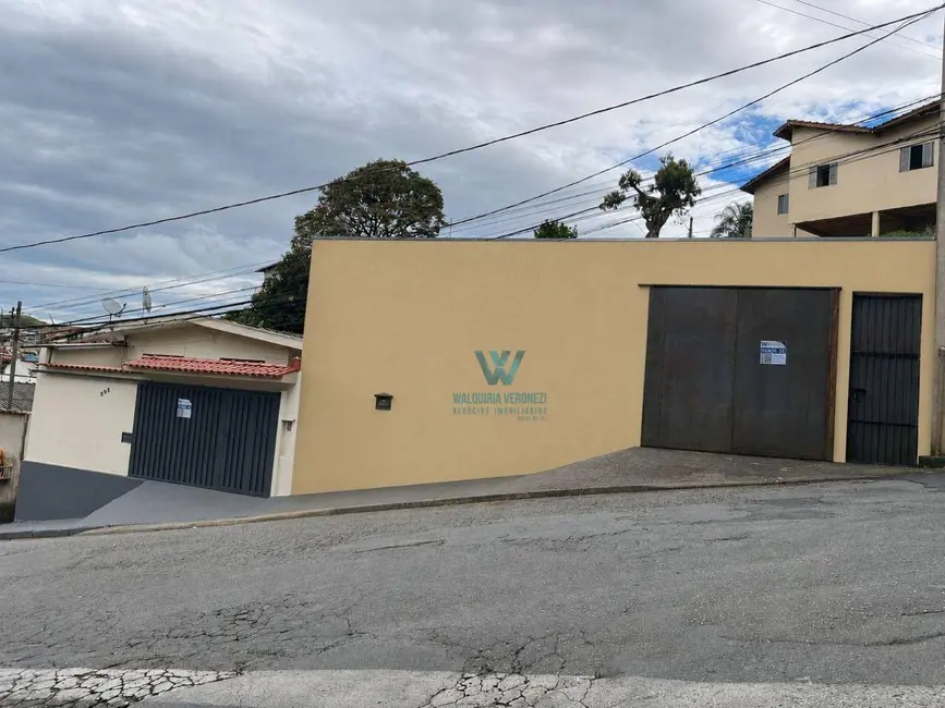 Casa com 3 quartos à venda, 150m2 em Jardim Santa Rosália, Pocos De Caldas - MG - imagem 1 Foto 1 de Casa com 3 quartos à venda, 150m2 em Jardim Santa Rosália, Pocos De Caldas - MG