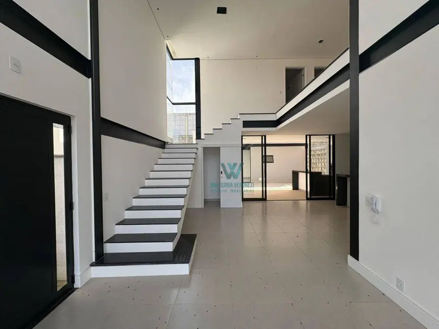 Casa de Condomínio com 3 quartos à venda, 250m2 em Jardim Europa, Pocos De Caldas - MG - imagem 4 Foto 4 de Casa de Condomínio com 3 quartos à venda, 250m2 em Jardim Europa, Pocos De Caldas - MG