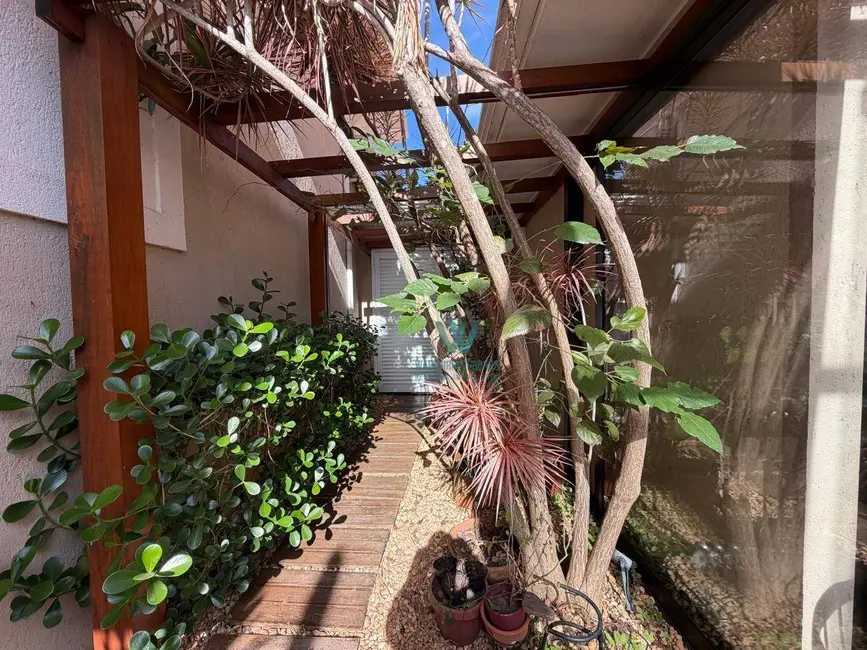 Foto 6 de Casa de Condomínio com 3 quartos à venda, 187m2 em Village São Luiz, Pocos De Caldas - MG