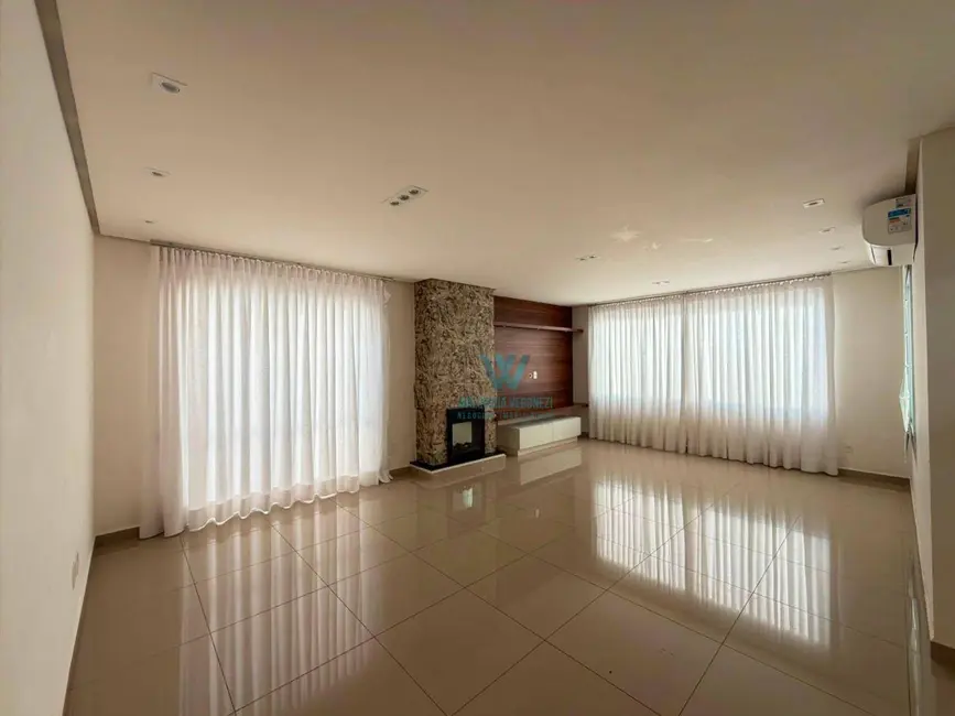Casa de Condomínio com 4 quartos à venda, 310m2 em Village São Luiz, Pocos De Caldas - MG - imagem 3 Foto 3 de Casa de Condomínio com 4 quartos à venda, 310m2 em Village São Luiz, Pocos De Caldas - MG