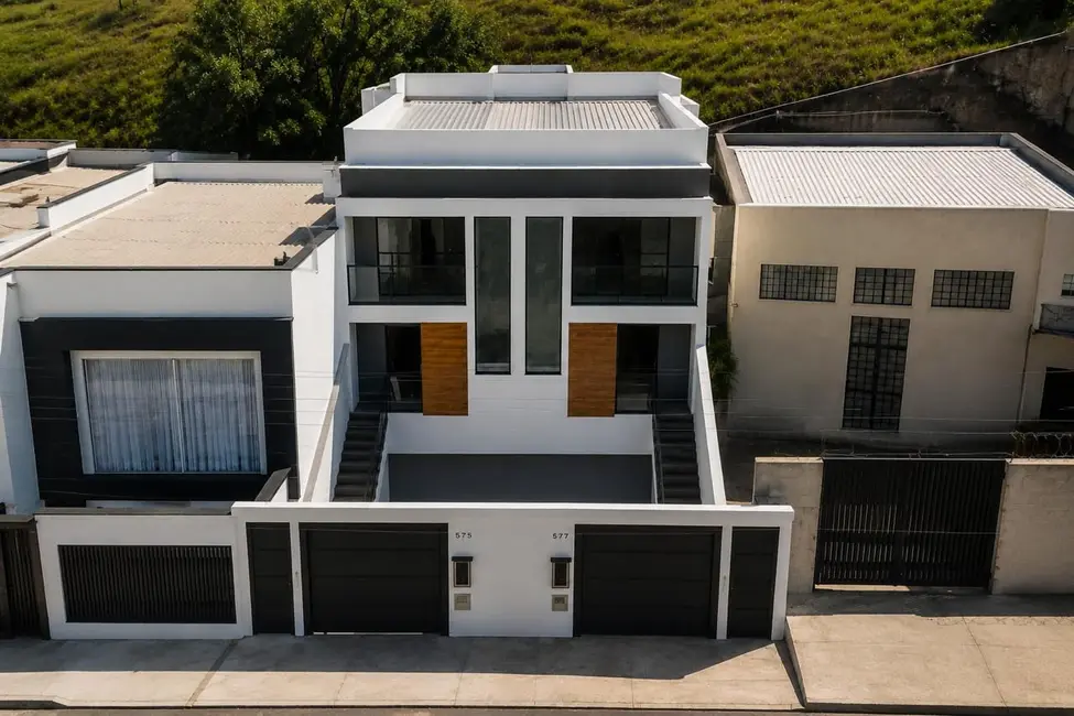 Casa de Condomínio com 2 quartos à venda, 92m2 em Residencial Mantiqueira, Pocos De Caldas - MG - imagem 2 Foto 2 de Casa de Condomínio com 2 quartos à venda, 92m2 em Residencial Mantiqueira, Pocos De Caldas - MG