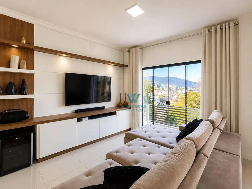 Casa com 3 quartos à venda, 275m2 em Jardim Vitória, Pocos De Caldas - MG - imagem 1 Foto 1 de Casa com 3 quartos à venda, 275m2 em Jardim Vitória, Pocos De Caldas - MG