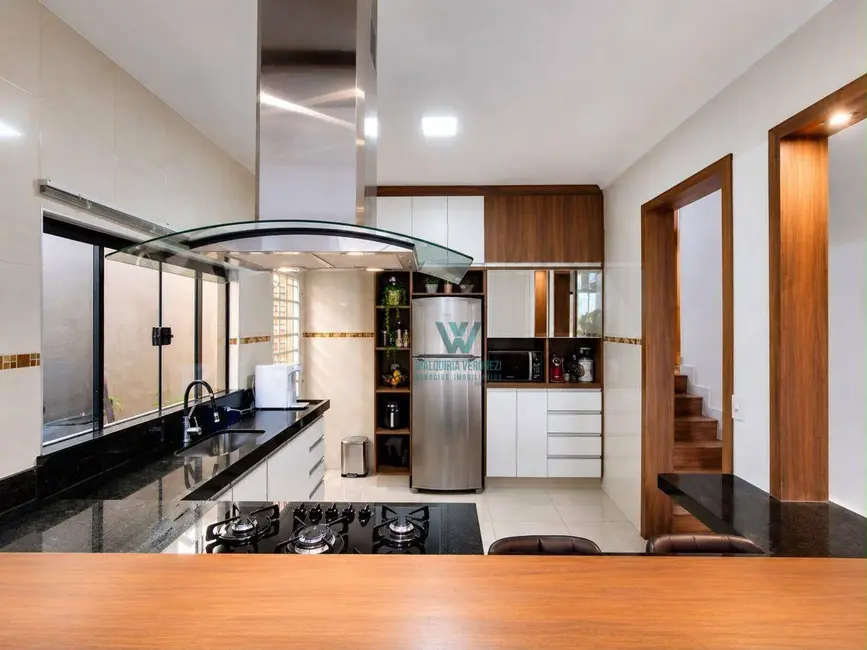 Casa com 3 quartos à venda, 275m2 em Jardim Vitória, Pocos De Caldas - MG - imagem 5 Foto 5 de Casa com 3 quartos à venda, 275m2 em Jardim Vitória, Pocos De Caldas - MG