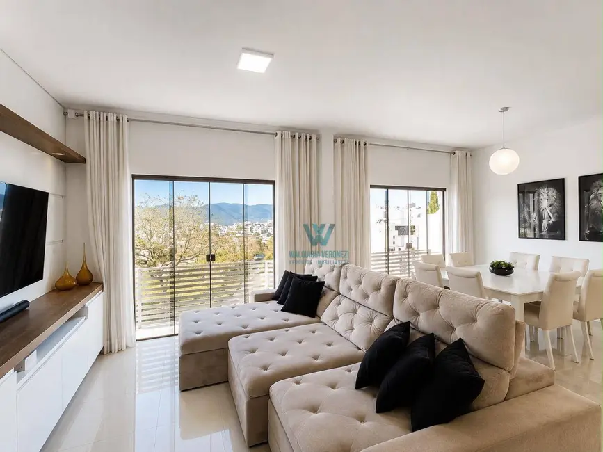 Casa com 3 quartos à venda, 275m2 em Jardim Vitória, Pocos De Caldas - MG - imagem 2 Foto 2 de Casa com 3 quartos à venda, 275m2 em Jardim Vitória, Pocos De Caldas - MG