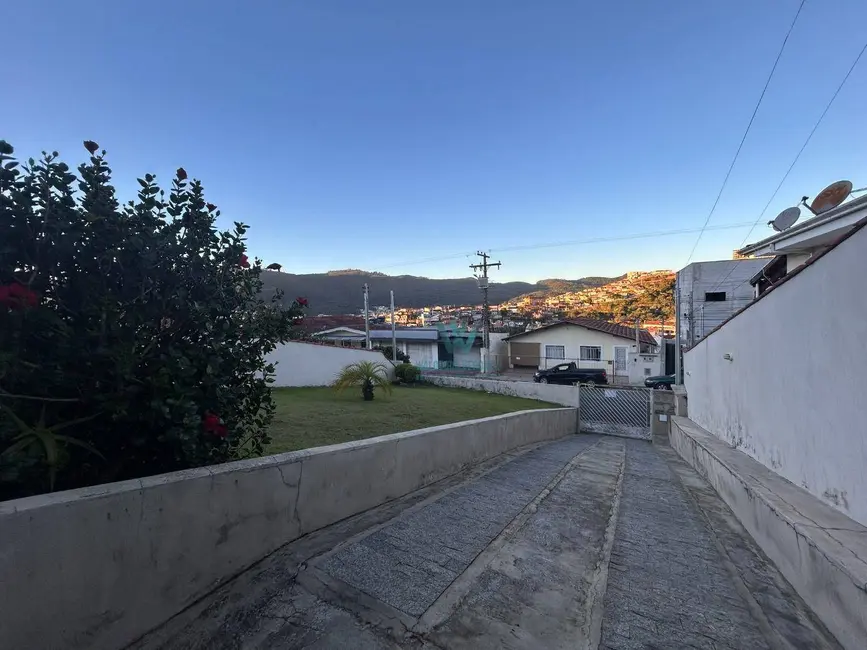 Casa com 2 quartos à venda, 300m2 em Jardim São Paulo, Pocos De Caldas - MG - imagem 1 Foto 1 de Casa com 2 quartos à venda, 300m2 em Jardim São Paulo, Pocos De Caldas - MG
