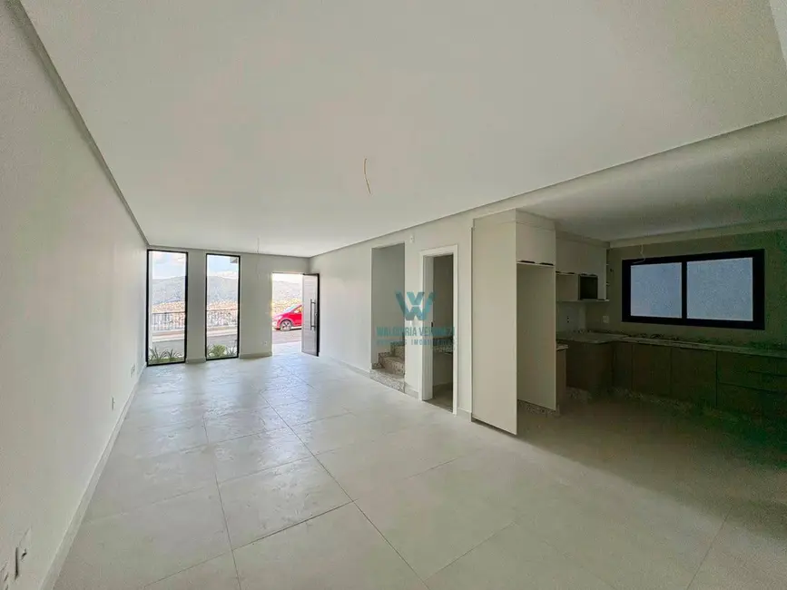 Casa de Condomínio com 3 quartos para alugar, 180m2 em Jardim Vitória V, Pocos De Caldas - MG - imagem 4 Foto 4 de Casa de Condomínio com 3 quartos para alugar, 180m2 em Jardim Vitória V, Pocos De Caldas - MG