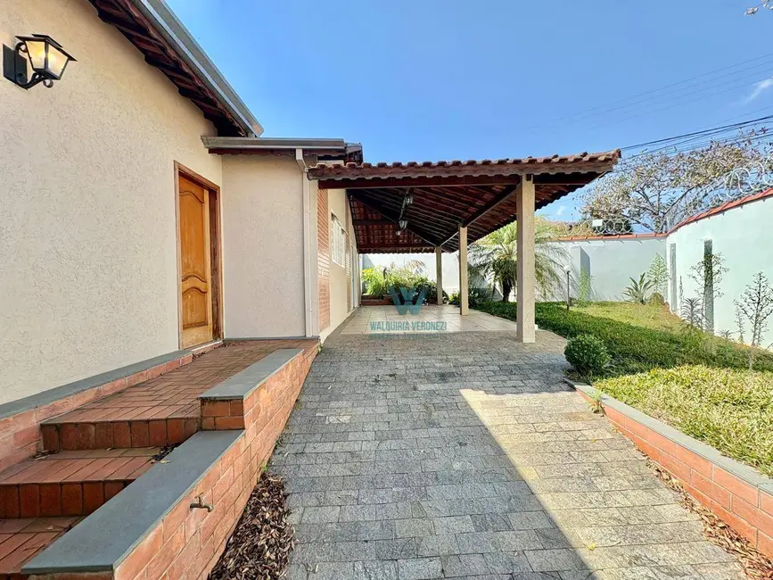 Foto 2 de Casa de Condomínio com 3 quartos à venda, 390m2 em Jardim Quisisana, Pocos De Caldas - MG