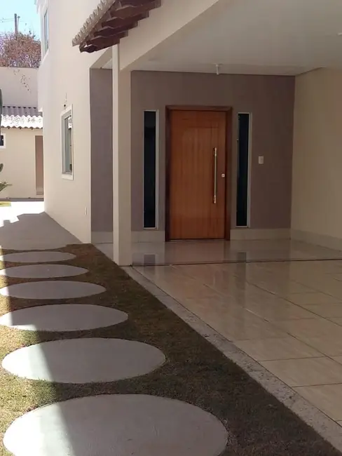 Foto 5 de Casa com 3 quartos à venda, 210m2 em Ibituruna, Montes Claros - MG