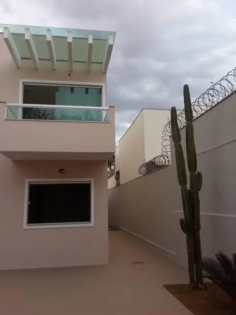 Foto 8 de Casa com 3 quartos à venda, 210m2 em Ibituruna, Montes Claros - MG