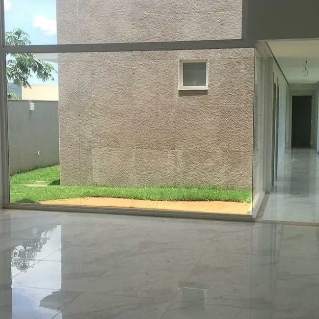 Foto 1 de Casa de Condomínio com 3 quartos à venda, 330m2 em Montes Claros - MG