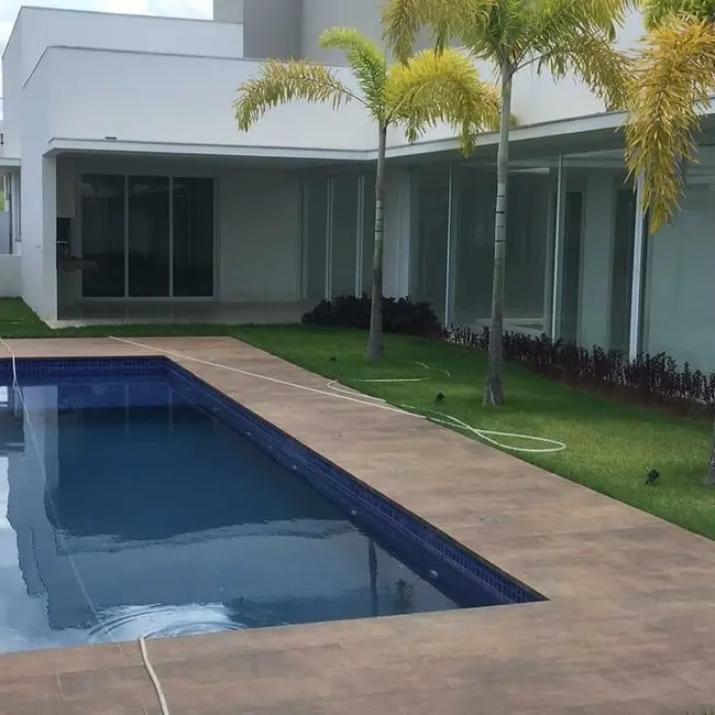 Foto 2 de Casa de Condomínio com 3 quartos à venda, 330m2 em Montes Claros - MG