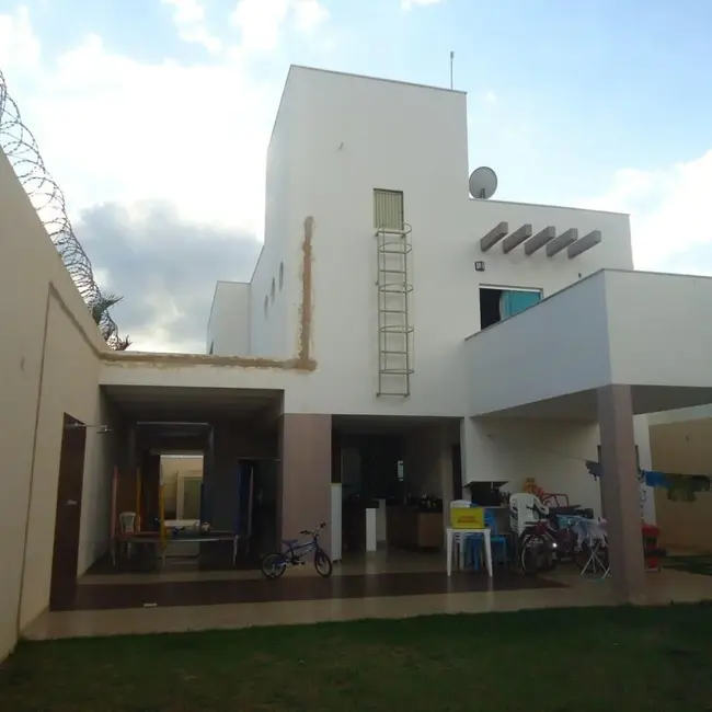 Foto 7 de Casa com 3 quartos à venda, 260m2 em Ibituruna, Montes Claros - MG