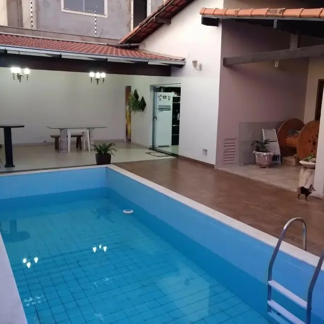 Foto 1 de Casa com 3 quartos à venda, 250m2 em Barcelona Park, Montes Claros - MG