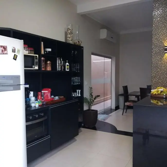 Foto 2 de Casa com 3 quartos à venda, 250m2 em Barcelona Park, Montes Claros - MG