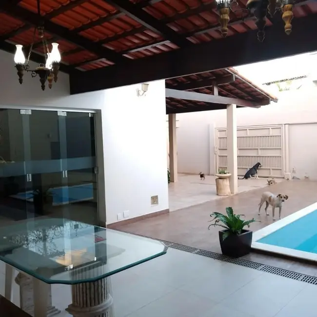 Foto 3 de Casa com 3 quartos à venda, 250m2 em Barcelona Park, Montes Claros - MG