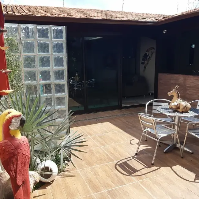 Casa com 3 quartos à venda, 280m2 em Funcionários, Montes Claros - MG - imagem 4 Foto 4 de Casa com 3 quartos à venda, 280m2 em Funcionários, Montes Claros - MG