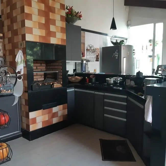 Casa com 3 quartos à venda, 280m2 em Funcionários, Montes Claros - MG - imagem 6 Foto 6 de Casa com 3 quartos à venda, 280m2 em Funcionários, Montes Claros - MG