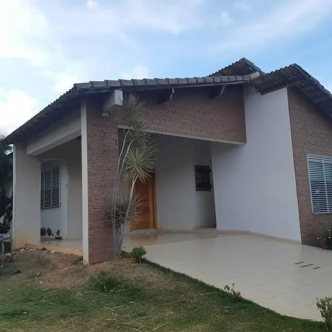 Foto 3 de Casa com 3 quartos à venda, 200m2 em Ibituruna, Montes Claros - MG