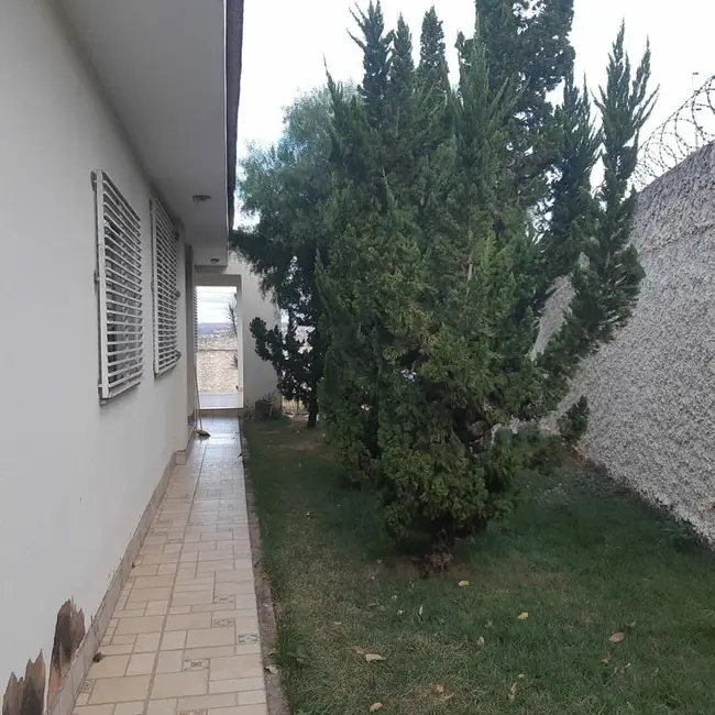 Foto 5 de Casa com 3 quartos à venda, 200m2 em Ibituruna, Montes Claros - MG