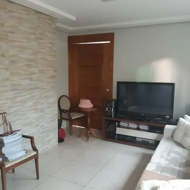 Foto 7 de Casa com 3 quartos à venda, 200m2 em Ibituruna, Montes Claros - MG