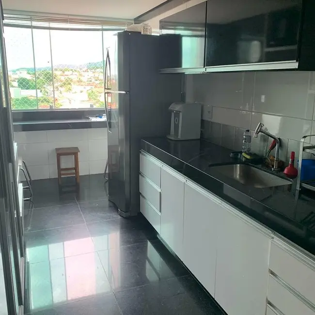 Foto 2 de Apartamento com 4 quartos à venda, 220m2 em Montes Claros - MG