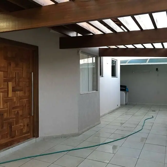Foto 1 de Casa com 3 quartos à venda, 150m2 em Ibituruna, Montes Claros - MG