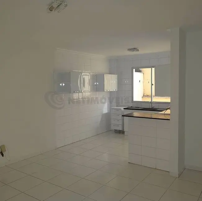 Foto 2 de Apartamento com 2 quartos à venda, 50m2 em Ibituruna, Montes Claros - MG