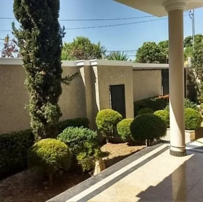 Foto 1 de Casa com 4 quartos à venda, 300m2 em Augusta Mota, Montes Claros - MG