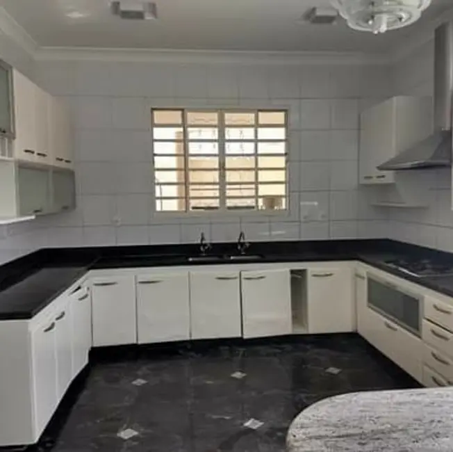 Foto 5 de Casa com 4 quartos à venda, 300m2 em Augusta Mota, Montes Claros - MG