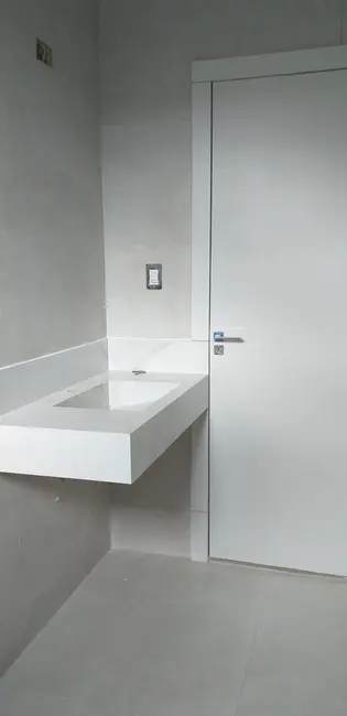 Foto 3 de Casa com 3 quartos à venda, 190m2 em Montes Claros - MG