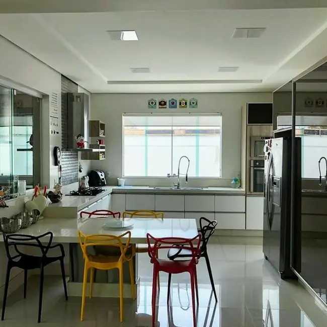 Foto 2 de Casa de Condomínio com 4 quartos à venda, 350m2 em Ibituruna, Montes Claros - MG