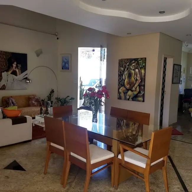 Casa com 3 quartos à venda, 270m2 em Jaraguá, Montes Claros - MG - imagem 6 Foto 6 de Casa com 3 quartos à venda, 270m2 em Jaraguá, Montes Claros - MG