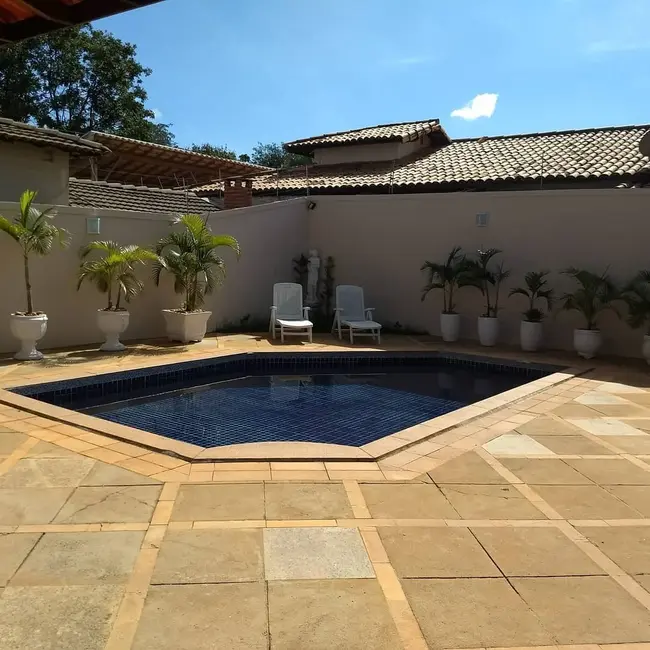 Casa com 3 quartos à venda, 270m2 em Jaraguá, Montes Claros - MG - imagem 9 Foto 9 de Casa com 3 quartos à venda, 270m2 em Jaraguá, Montes Claros - MG