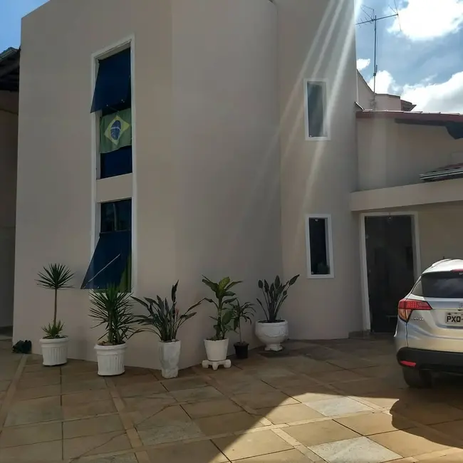 Casa com 3 quartos à venda, 270m2 em Jaraguá, Montes Claros - MG - imagem 8 Foto 8 de Casa com 3 quartos à venda, 270m2 em Jaraguá, Montes Claros - MG