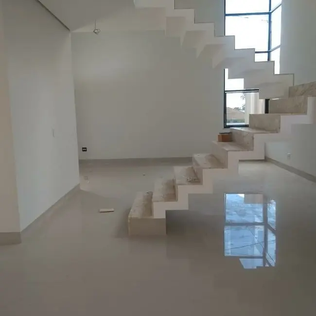 Foto 3 de Casa com 3 quartos à venda, 250m2 em Ibituruna, Montes Claros - MG