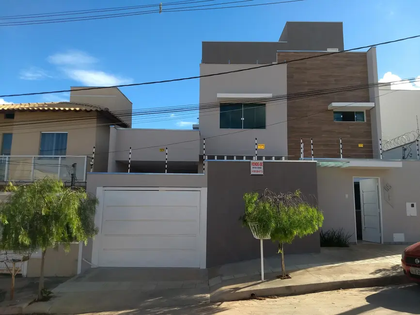 Foto 1 de Casa com 3 quartos à venda, 200m2 em Ibituruna, Montes Claros - MG