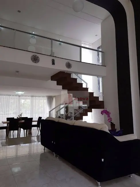 Foto 2 de Casa de Condomínio com 4 quartos à venda, 500m2 em Alto dos Pinheiros, Juiz De Fora - MG