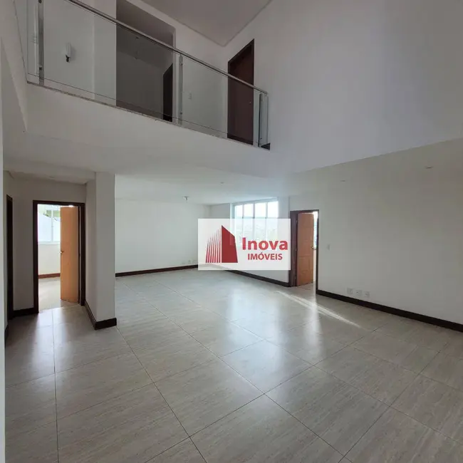 Foto 2 de Casa com 4 quartos à venda, 400m2 em Cidade Jardim, Juiz De Fora - MG