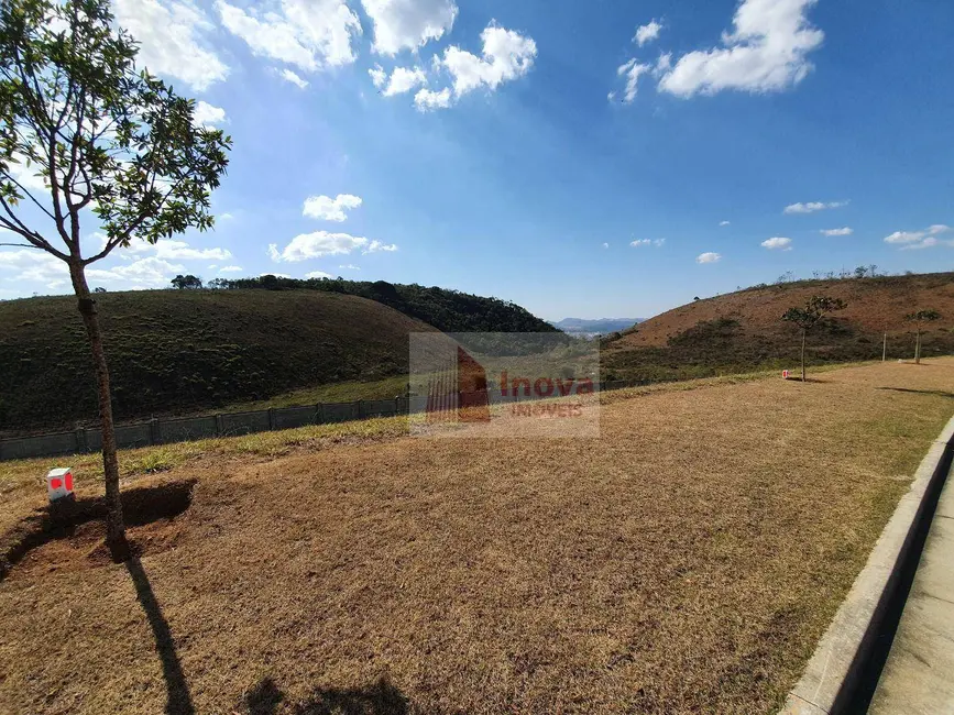 Foto 1 de Terreno / Lote à venda, 614m2 em São Pedro, Juiz De Fora - MG