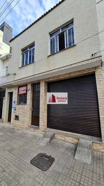 Foto 2 de Casa com 3 quartos à venda, 250m2 em Vitorino Braga, Juiz De Fora - MG