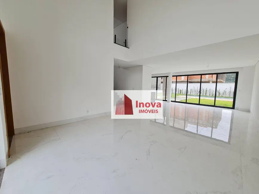 Casa de Condomínio com 3 quartos à venda, 400m2 em Vina Del Mar, Juiz De Fora - MG - imagem 5 Foto 5 de Casa de Condomínio com 3 quartos à venda, 400m2 em Vina Del Mar, Juiz De Fora - MG