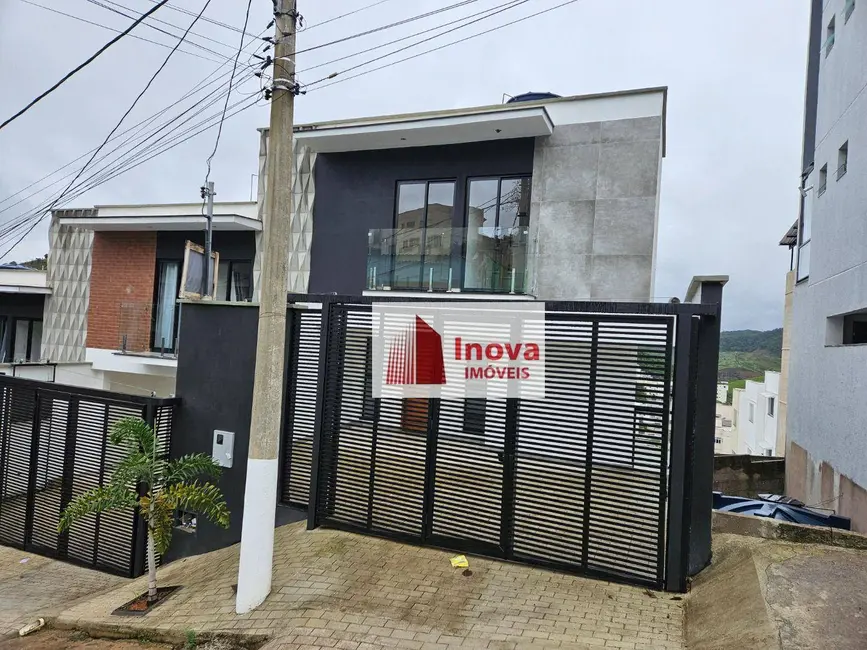 Foto 2 de Casa com 3 quartos à venda, 80m2 em Juiz De Fora - MG