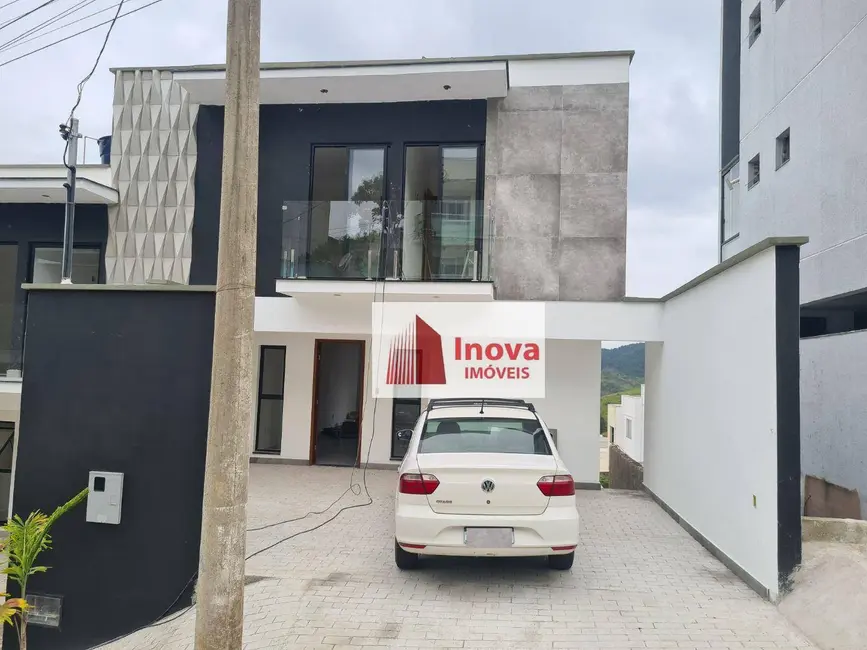 Foto 1 de Casa com 3 quartos à venda, 80m2 em Jóquei Clube, Juiz De Fora - MG