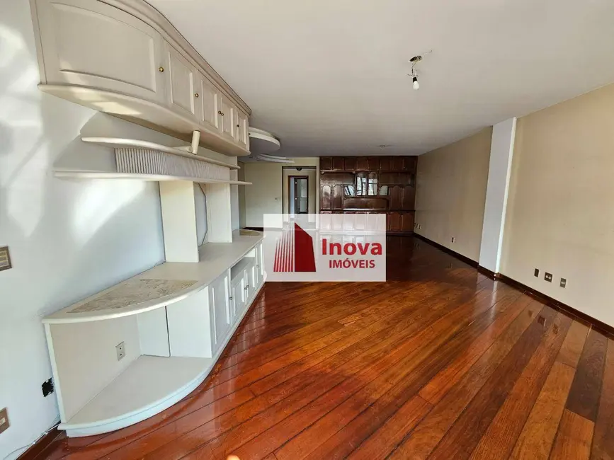 Apartamento com 4 quartos à venda, 310m2 em Centro, Juiz De Fora - MG - imagem 8 Foto 8 de Apartamento com 4 quartos à venda, 310m2 em Centro, Juiz De Fora - MG