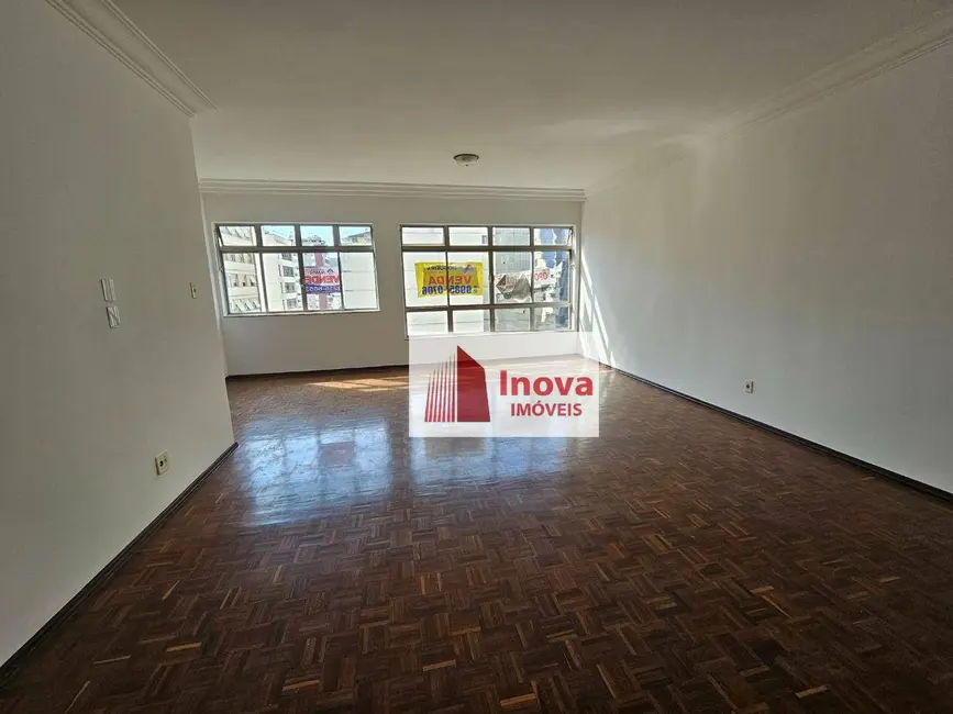 Apartamento com 4 quartos à venda, 220m2 em Centro, Juiz De Fora - MG - imagem 6 Foto 6 de Apartamento com 4 quartos à venda, 220m2 em Centro, Juiz De Fora - MG