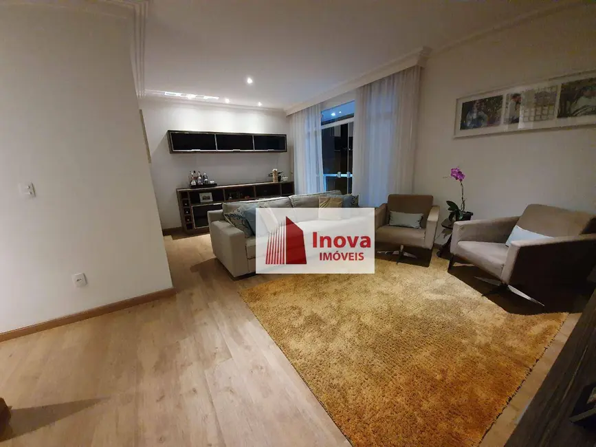 Apartamento com 3 quartos à venda, 140m2 em Jardim do Sol, Juiz De Fora - MG - imagem 3 Foto 3 de Apartamento com 3 quartos à venda, 140m2 em Jardim do Sol, Juiz De Fora - MG