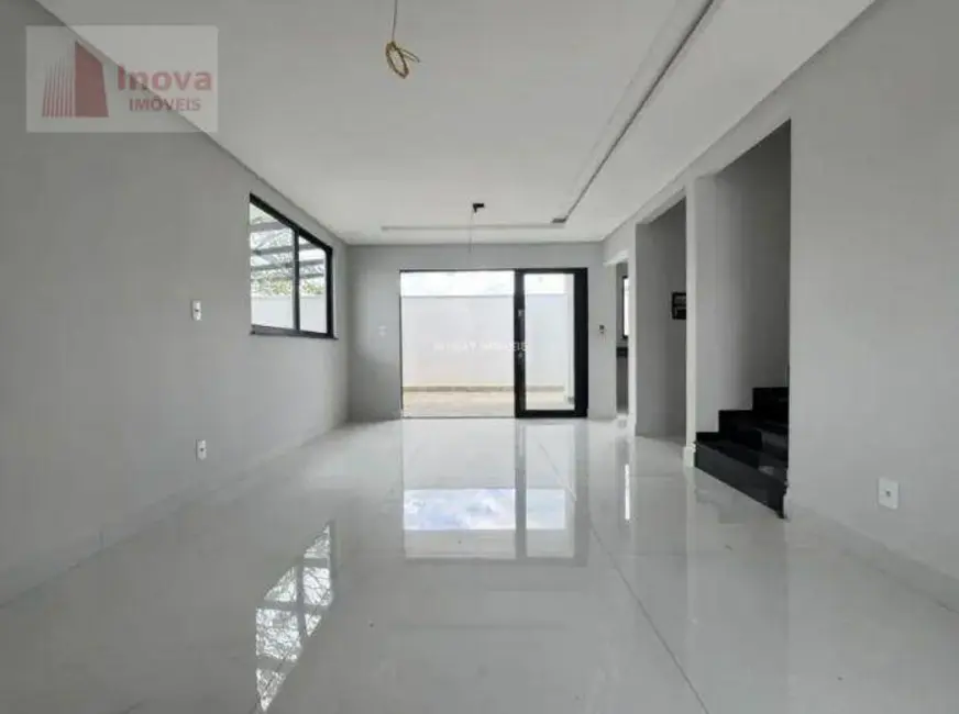 Foto 2 de Casa de Condomínio com 3 quartos à venda, 180m2 em Parque Jardim da Serra, Juiz De Fora - MG