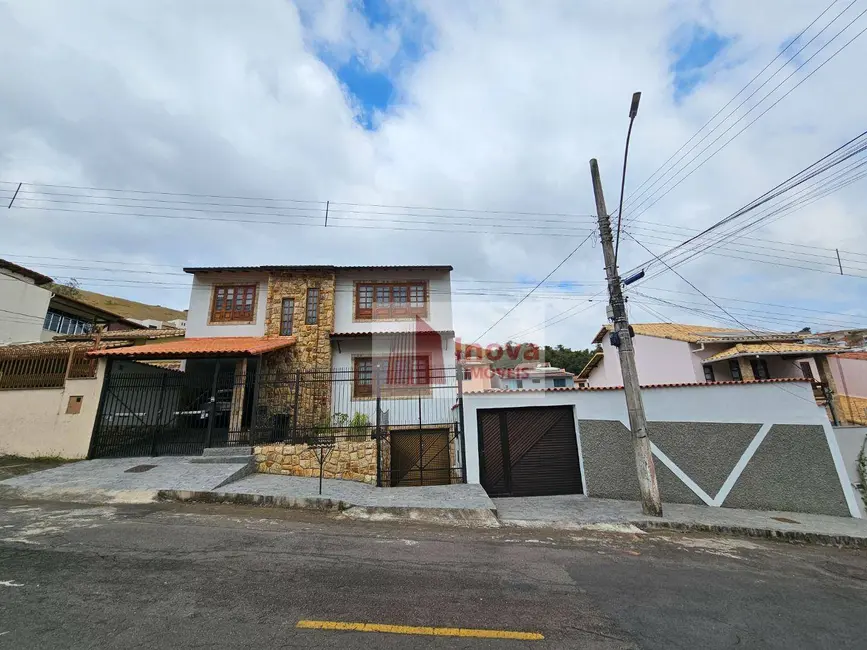 Foto 1 de Casa com 5 quartos à venda, 540m2 em Bosque dos Pinheiros, Juiz De Fora - MG