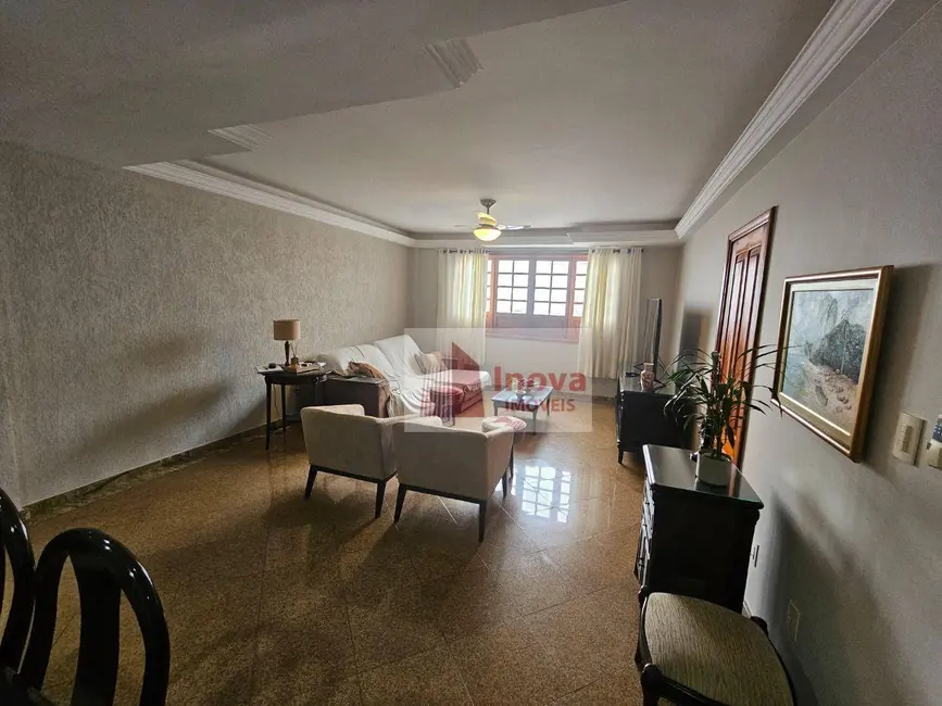 Foto 2 de Casa com 5 quartos à venda, 540m2 em Bosque dos Pinheiros, Juiz De Fora - MG