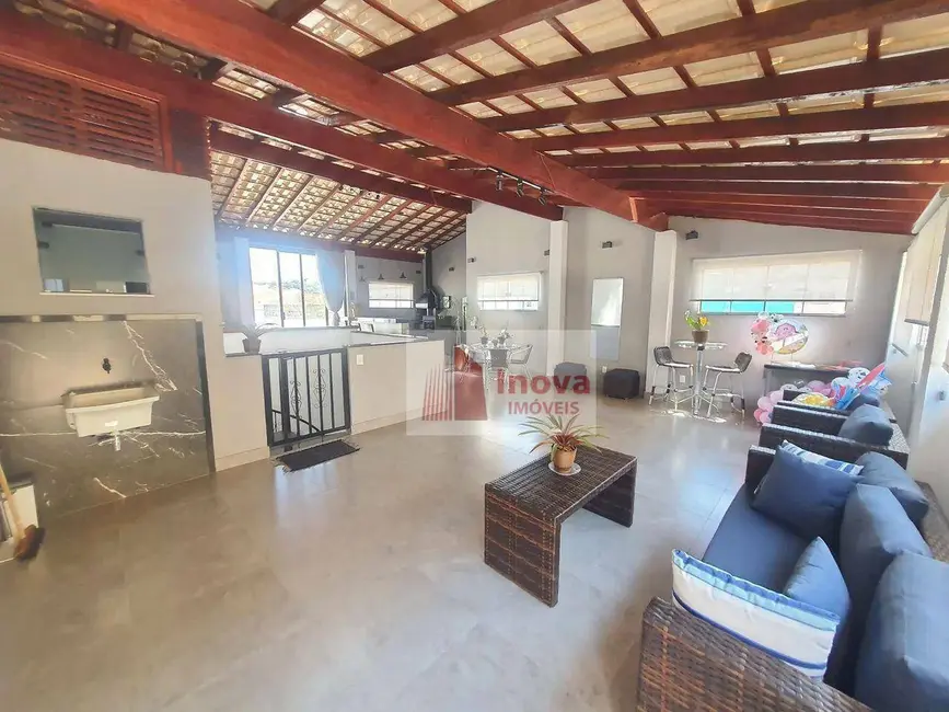 Foto 3 de Casa com 4 quartos à venda, 350m2 em São Pedro, Juiz De Fora - MG